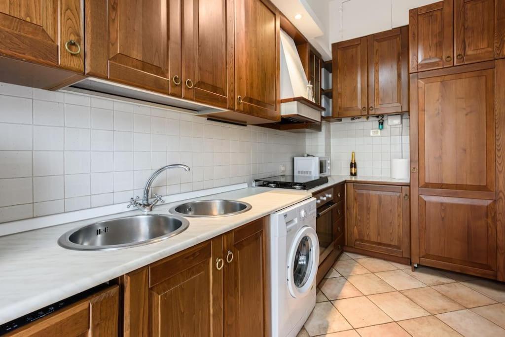 Parking & Wifi City Walls Apartment Пистойя Экстерьер фото
